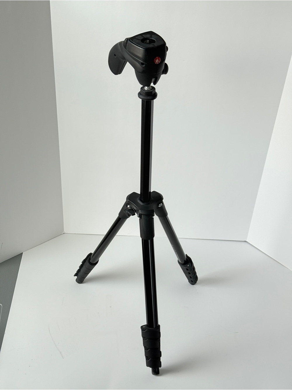 Manfrotto Black Camera Tripod with 3-Way Head - Picture 12 of 15